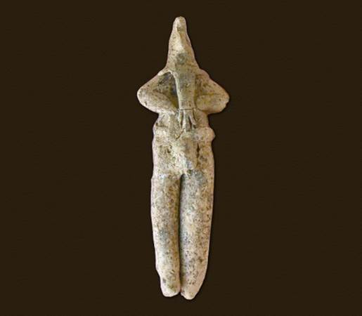 Ulucak Höyüğü'nde 8 Bin YıllıkTilki Postlu Erkek Heykelcik Bulundu