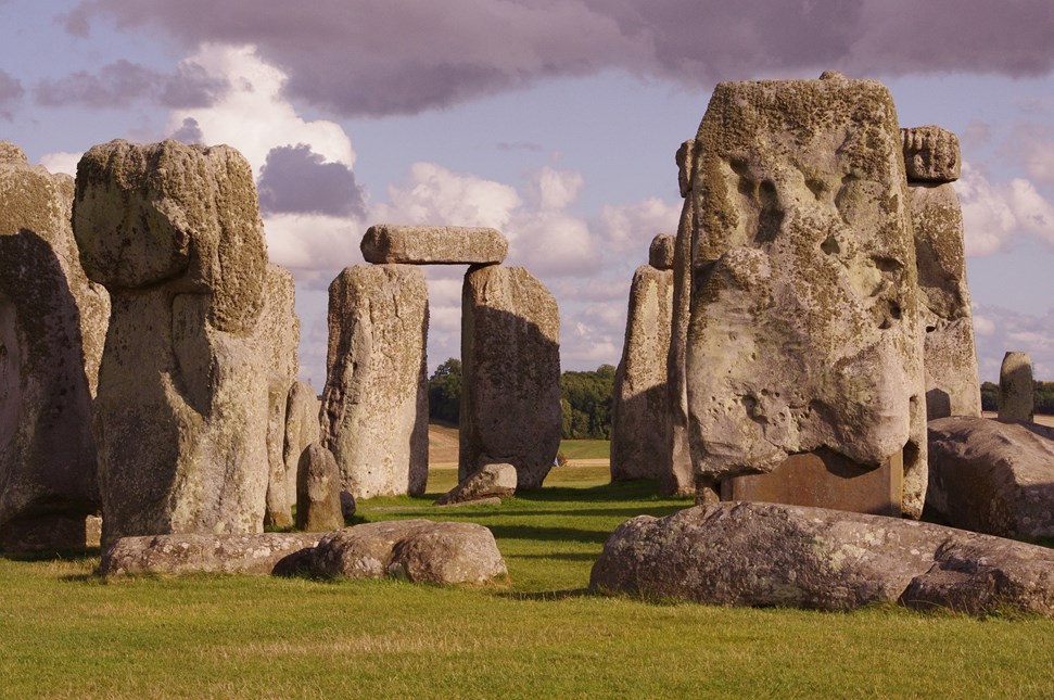 https://pixabay.com/tr/photos/stonehenge-i·ngiltere-anıt-antik-4084247/