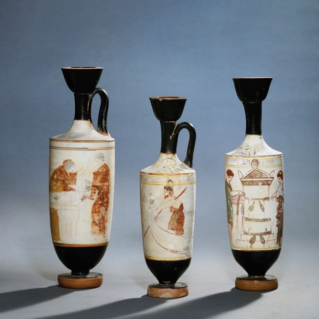 Attic white-ground lekythoi with funerary scenes. London, British Museum. The Trustees of the British Museum.