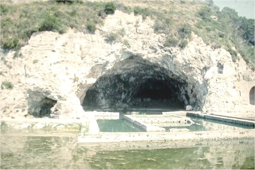 The cave of Sperlonga. The basin in front used to be covered too, but collapsed in 26.