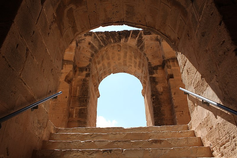 Vomitorium of the Amphitheatre of El Jem, Tunisia https://tr.wikipedia.org/wiki/Dosya:Luk_w_El_Jem.jpg